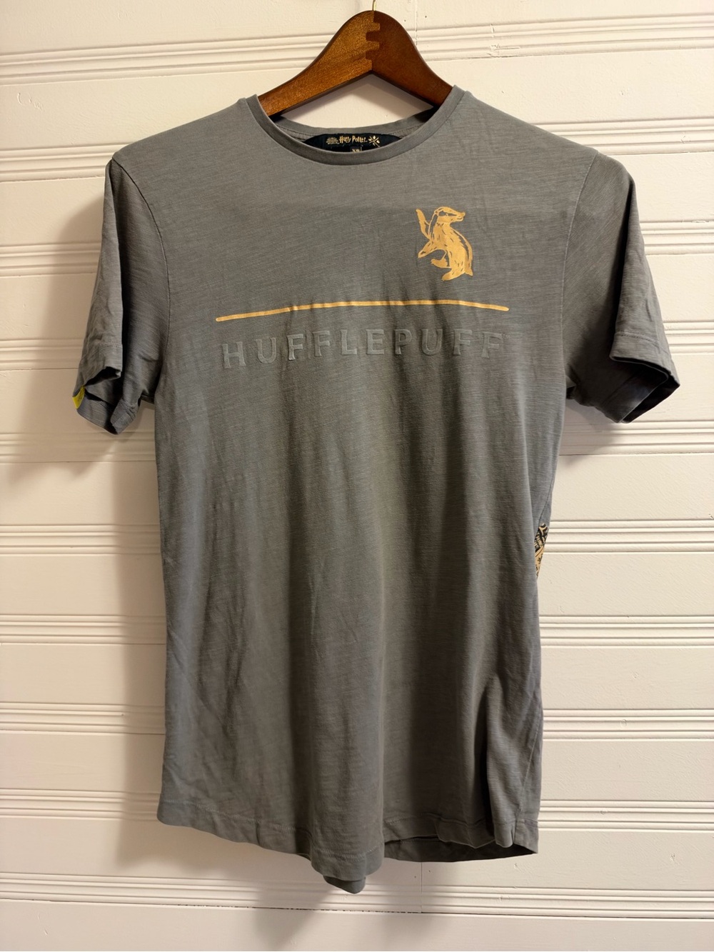 Harry Potter Hufflepuff Graphic T-Shirt XS Grey Gold Wizarding World